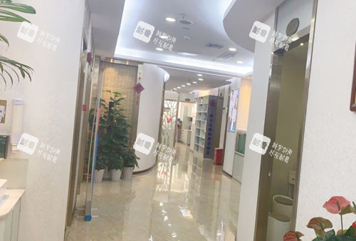 深圳鹏程医院口腔科走廊环境图.jpg 深圳鹏程医院口腔科走廊环境图.jpg