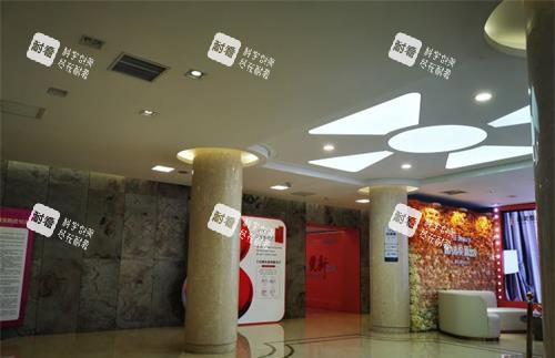 北京画美整形大厅内部环境.jpg