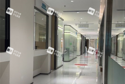 深圳鹏爱医疗美容内部过道环境.jpg 深圳鹏爱医疗美容内部过道环境.jpg