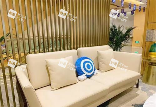 昆明美奥口腔沙发区.jpg 昆明美奥口腔沙发区.jpg
